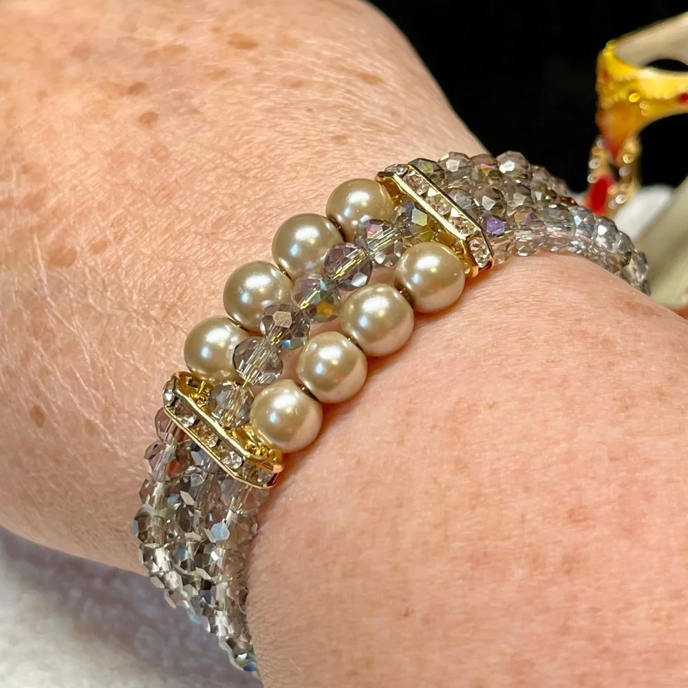 Gorgeous elegant old world charm cuff bangle - Picture 5 of 9